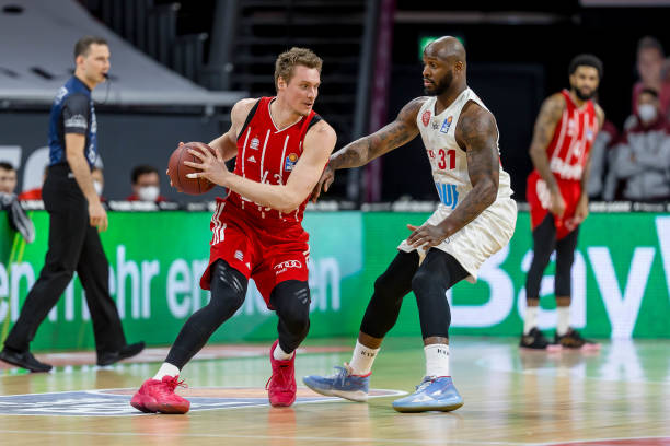 也彰显了他 也彰显了他